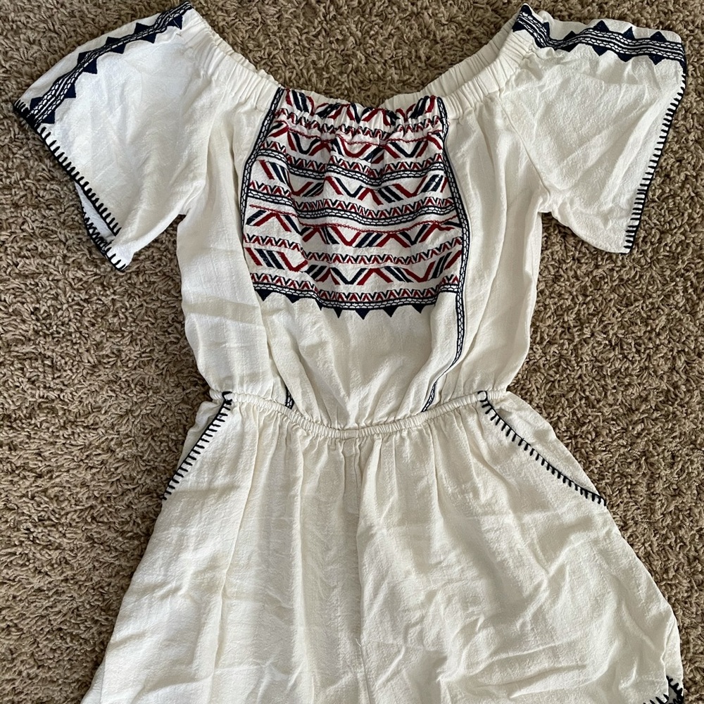 ASTR “Oye” Embroidered Cotto. & Linen Romper